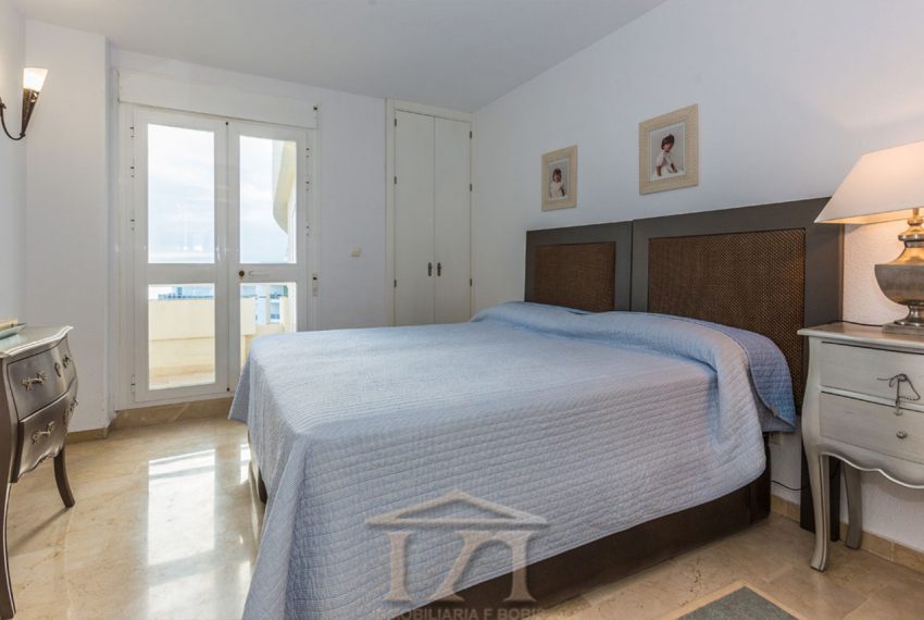 AT025 Inmobiliaria Bobis Centro Marbella Primera linea de playa dormitorio