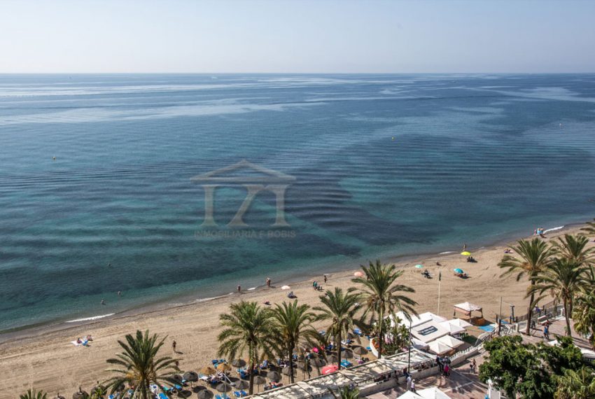 AT025 Inmobiliaria Bobis Centro Marbella Primera linea de playa vistas 1