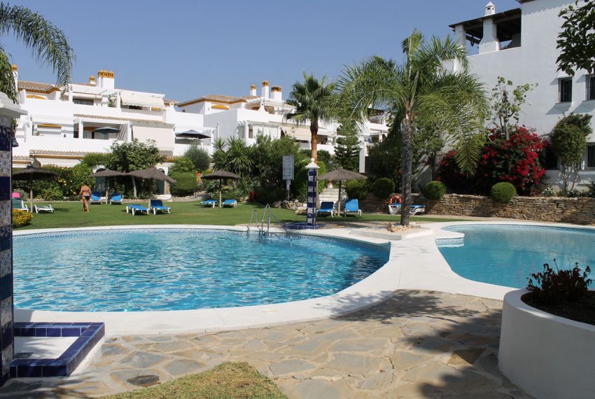 AT083 Inmobiliaria Bobis Duplex Nagueles Marbella piscina 1