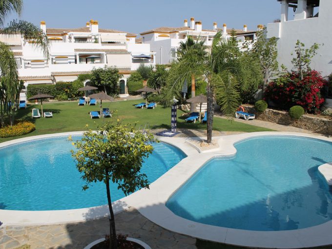 AT083 Inmobiliaria Bobis Duplex Nagueles Marbella piscina
