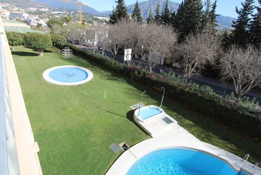 Ap120 Inmobiliaria Bobis Nueva Andalucia cerca de Puerto Banus Marbella piscina