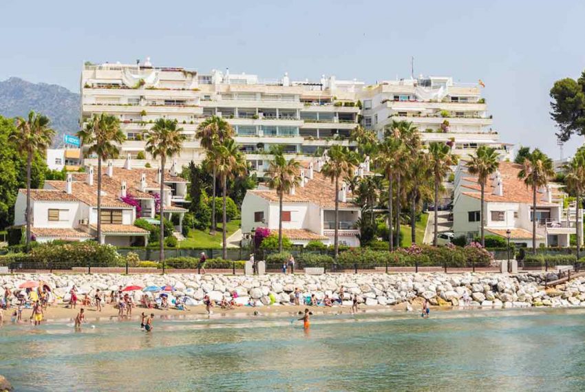 V029 Inmobiliaria Bobis Casa Centro Marbella Villa en primera linea de playa
