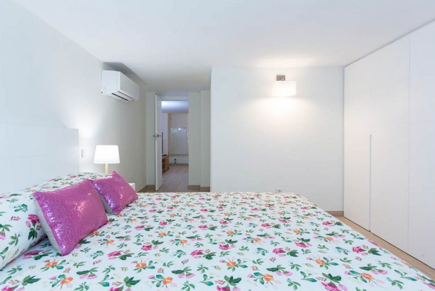 V029 Inmobiliaria Bobis Casa Centro Marbella Villa en primera linea de playa dormitorio 2