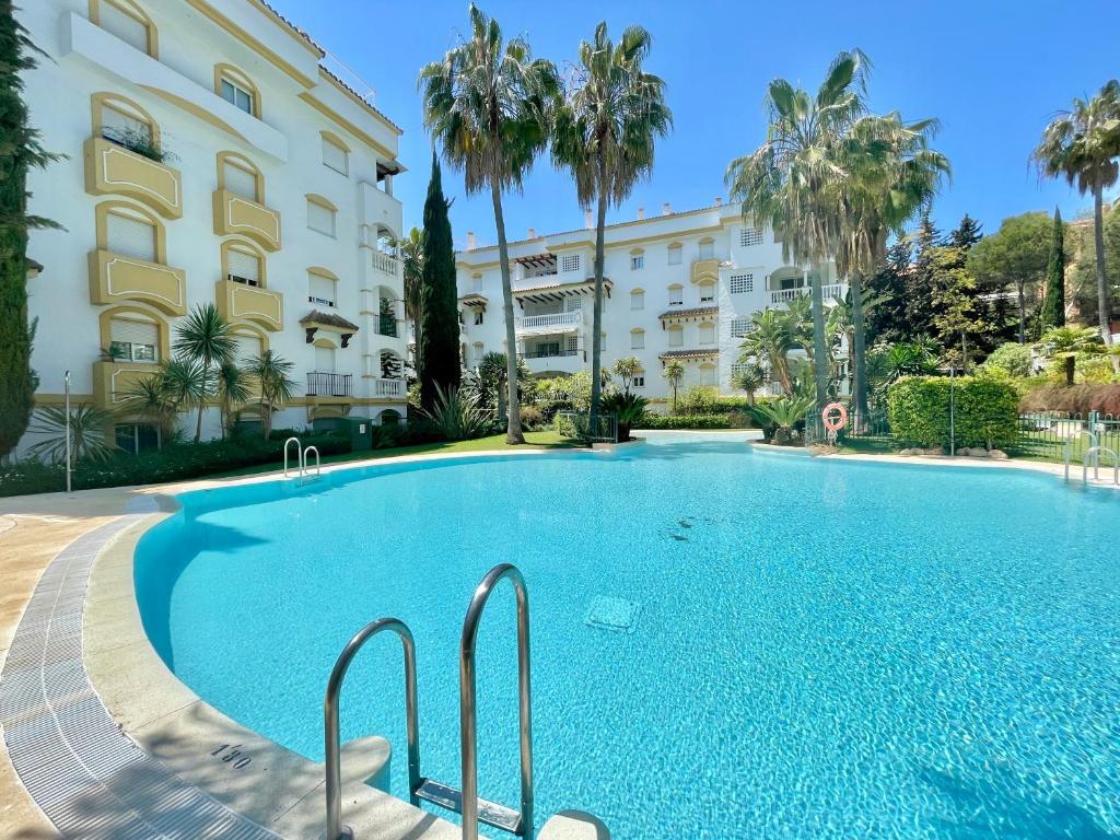 *AT278 Atico-Duplex de 4 dormitorios en la zona de la Milla de Oro de Marbella cerca del Hotel Guadalpìn
