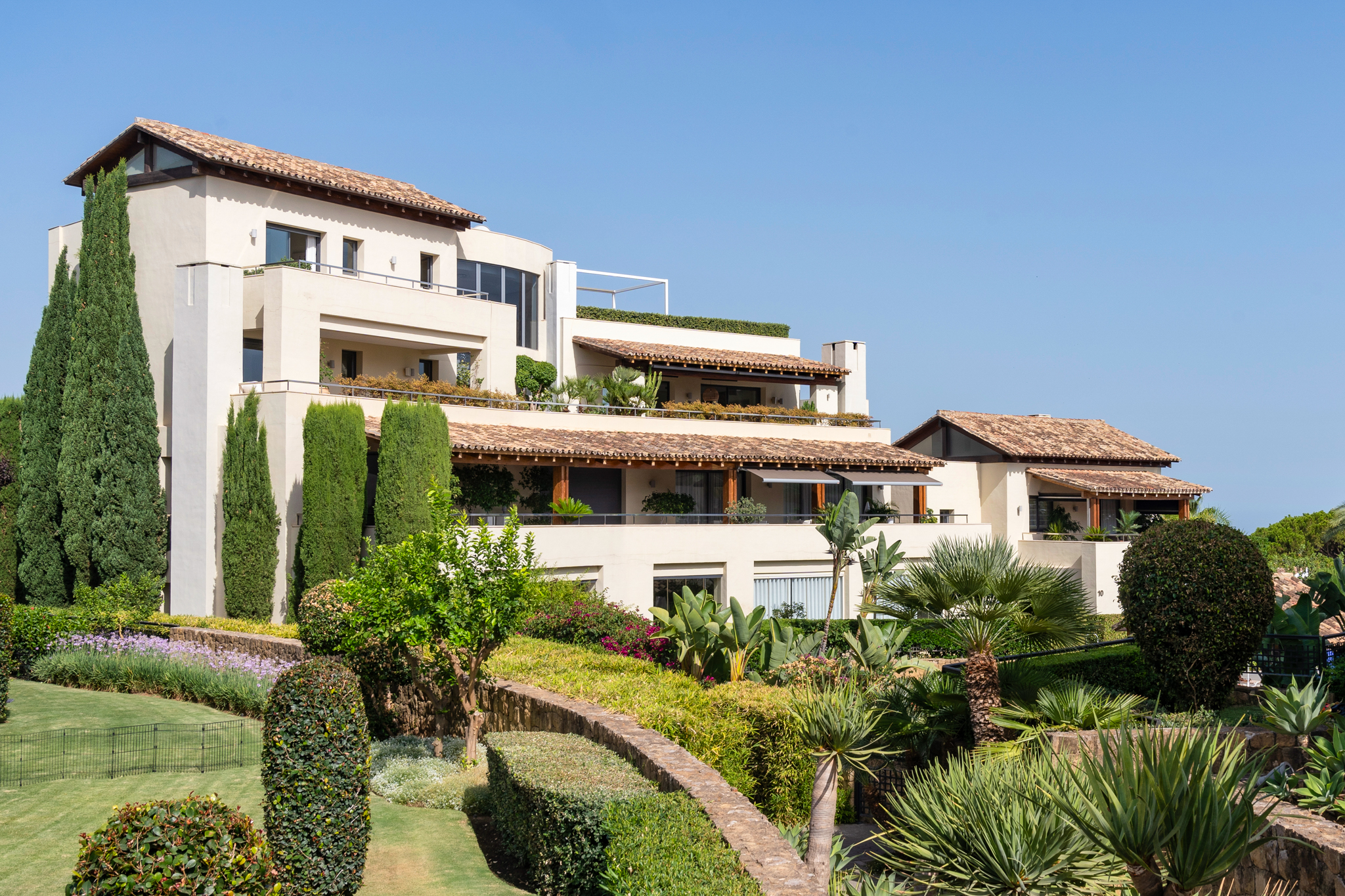 AP321Espectacular apartamento en Marbella Golden Mile con vistas al mar