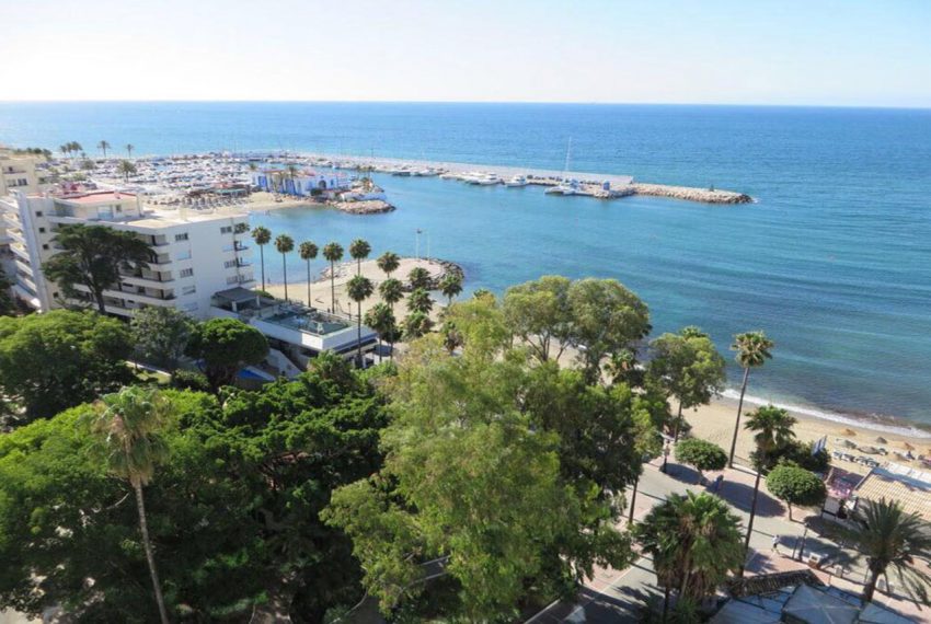 AT012 Inmobiliaria Bobis Ático Centro Marbella primera linea de playa vistas 1