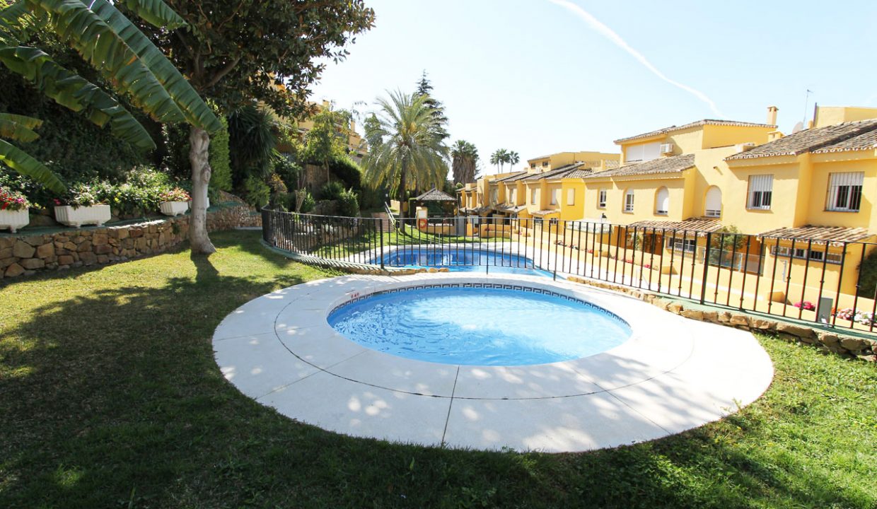 C126 Inmobiliaria Bobis Casa zona Nagueles Marbella piscina 1