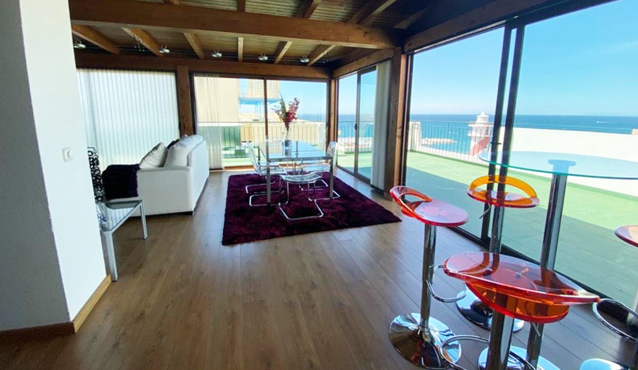 AT150 Inmobiliaria Bobis Ático Centro Marbella con vistas al mar terraza