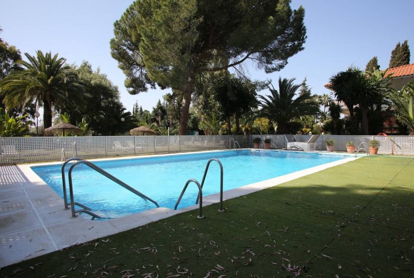 Ap145 Inmobiliaria Bobis Puerto Banus Marbella cerca de la playa piscina