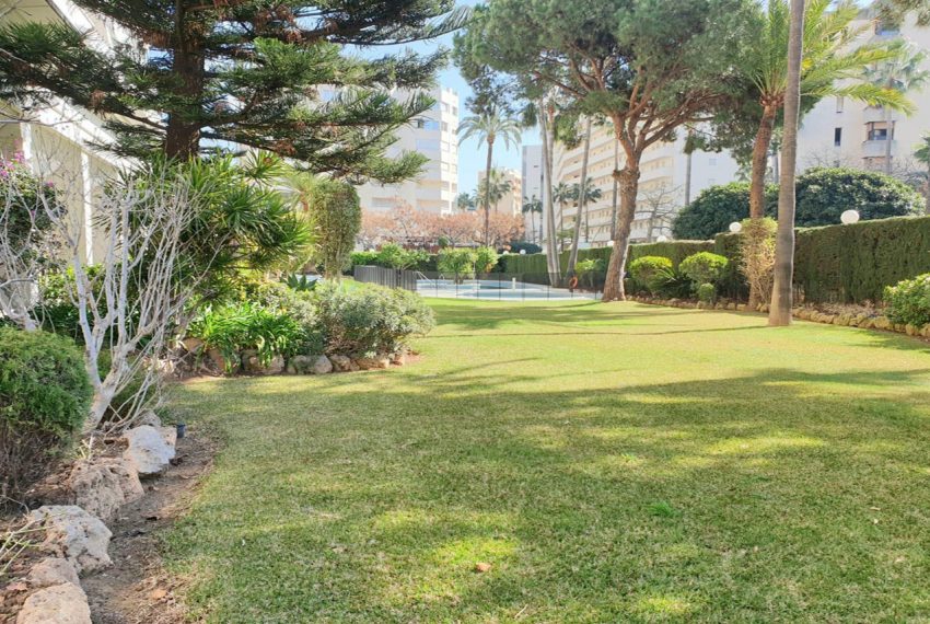 AP195 Inmobiliaria Bobis Centro Marbella segunda linea de playa jardin