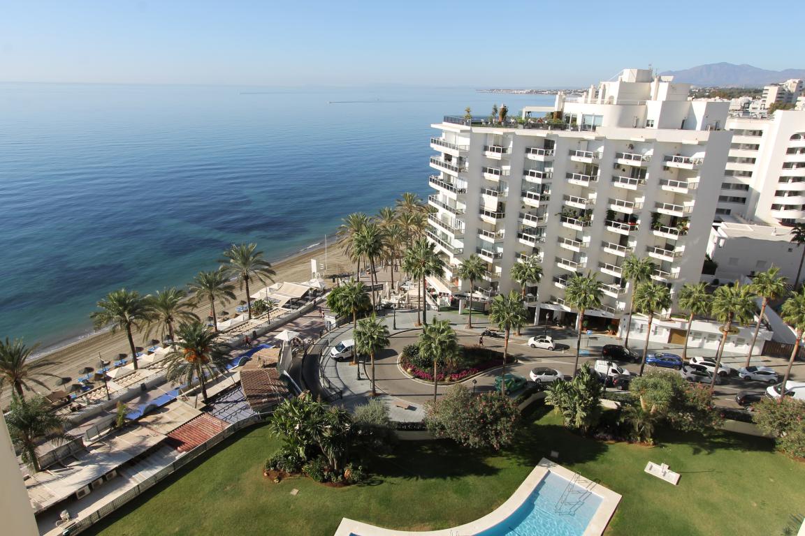 AT269 Espectacular Ático -Duplex en prímera de playa con 4 dormitorios con vistas espectaculares al mar y montaña , playa «Fontanilla «